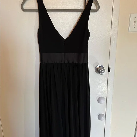 Elegant Black Vera Wang Sleeveless Dress - Picture 10 of 16